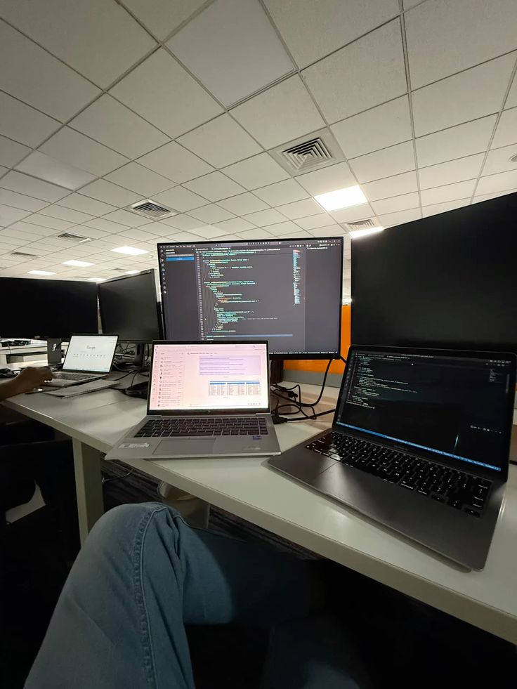 Gigershub office setup with support desks and computers